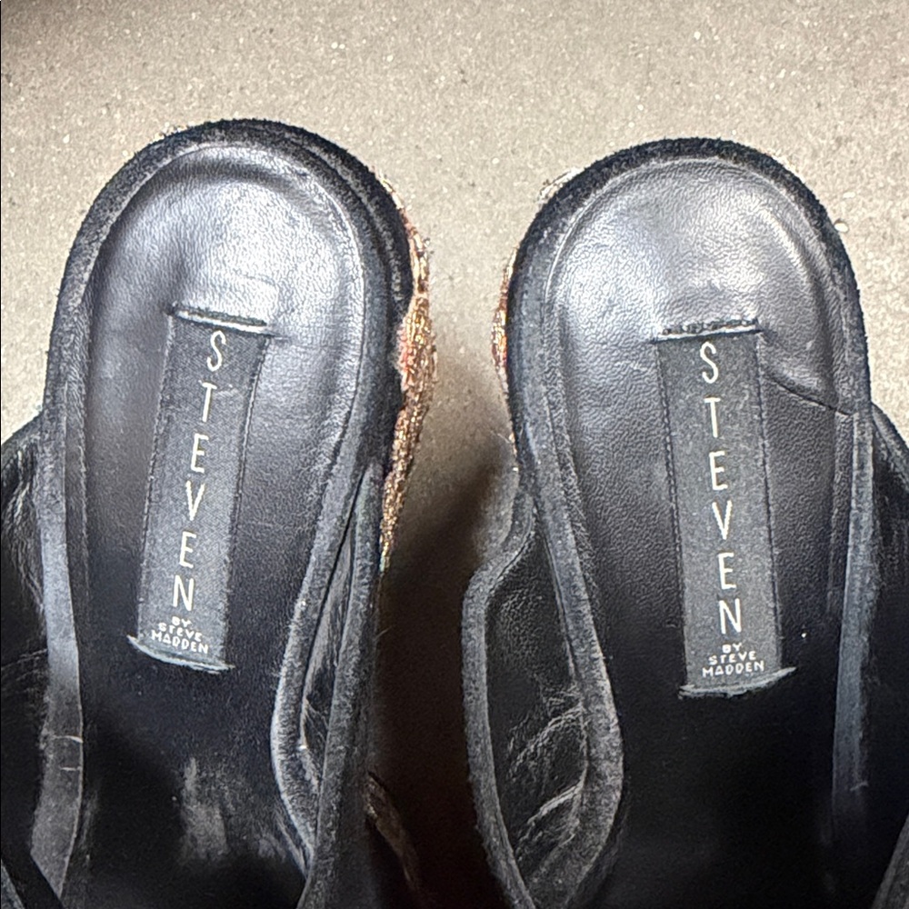 Steve Madden Black Mules with Gold Platform - Picture 3 of 7